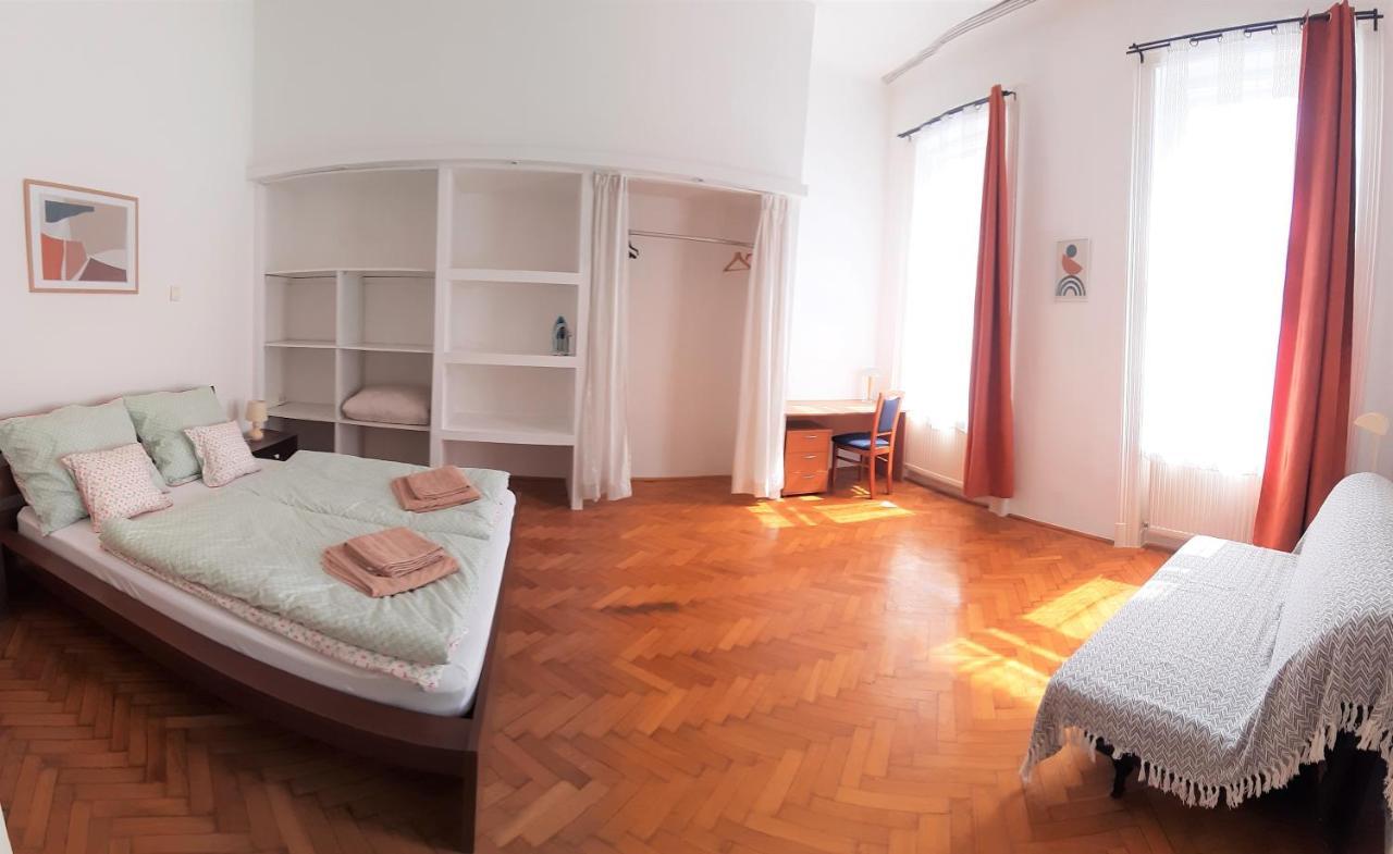 Citypark Classic Downtown Apartment Budapeste Exterior foto
